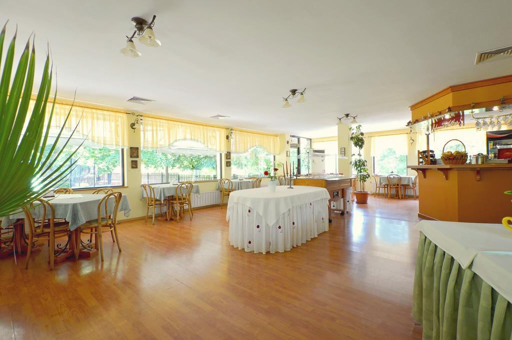 Family Hotel Fenerite Gabrovo Exterior foto