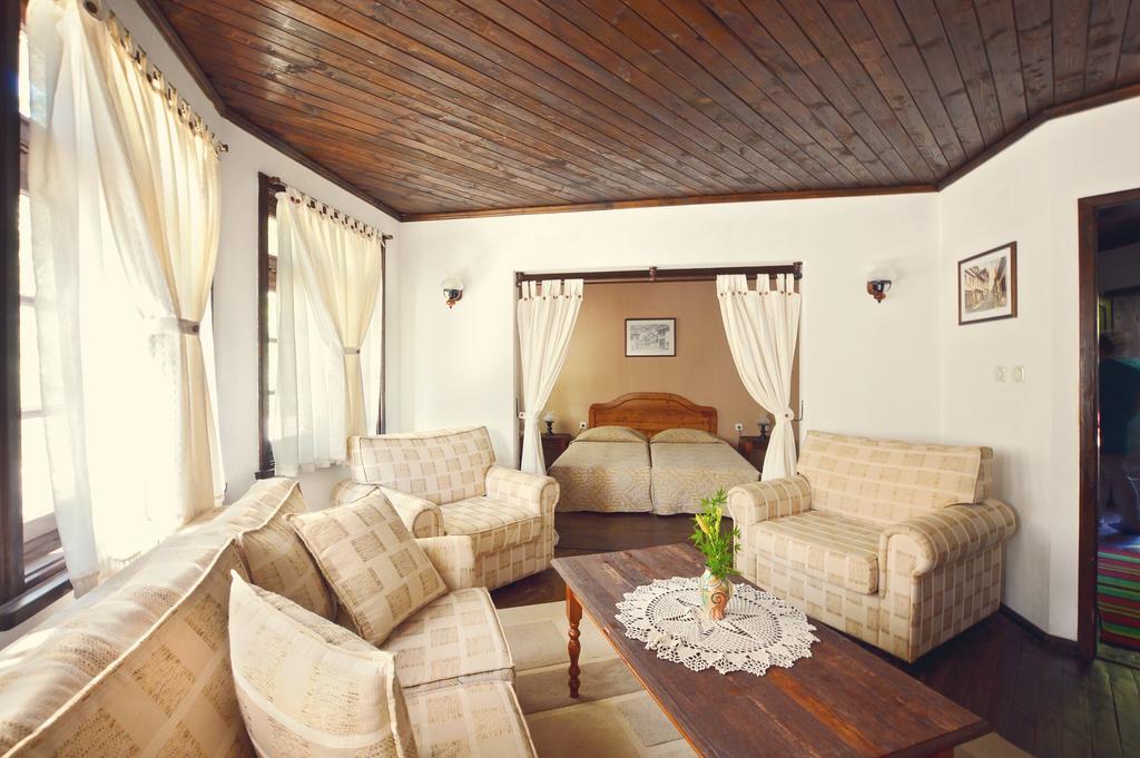 Family Hotel Fenerite Gabrovo Exterior foto