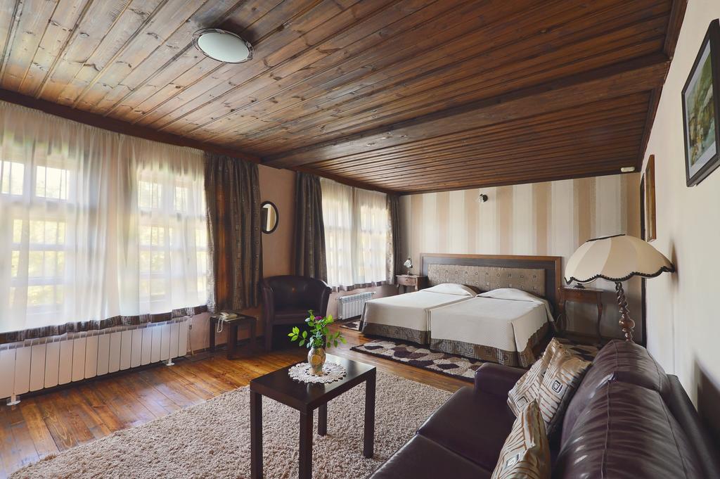 Family Hotel Fenerite Gabrovo Exterior foto