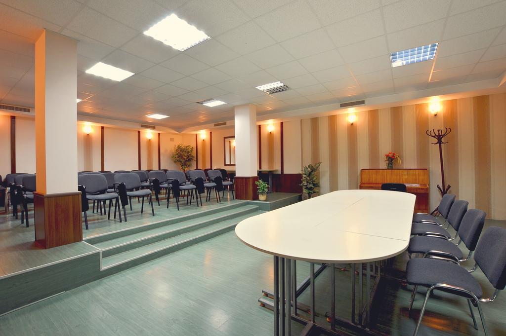 Family Hotel Fenerite Gabrovo Exterior foto