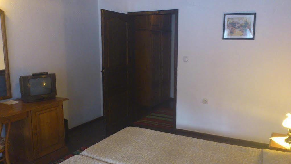 Family Hotel Fenerite Gabrovo Exterior foto