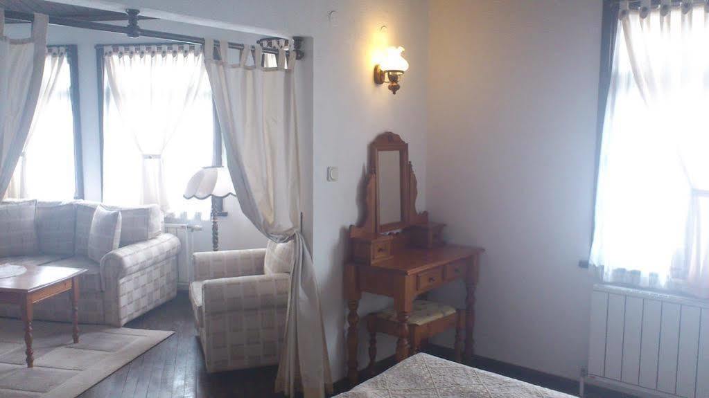 Family Hotel Fenerite Gabrovo Exterior foto